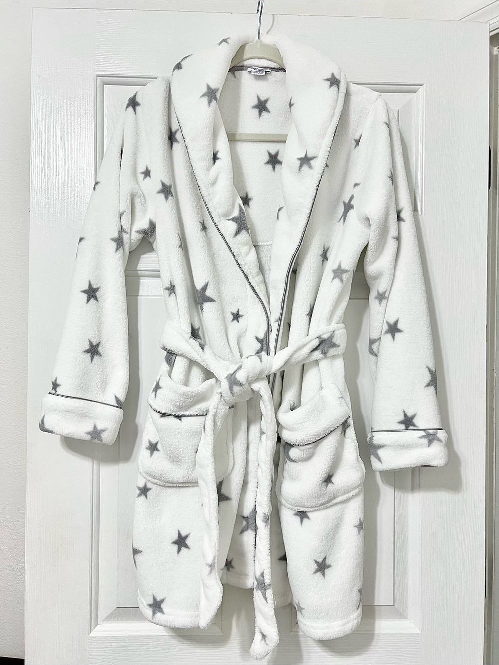 Splendid Fleece Star Robe - White with Gray Stars short size S